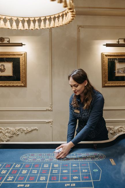 The Real Math Behind Slots, Poker and Sports Betting